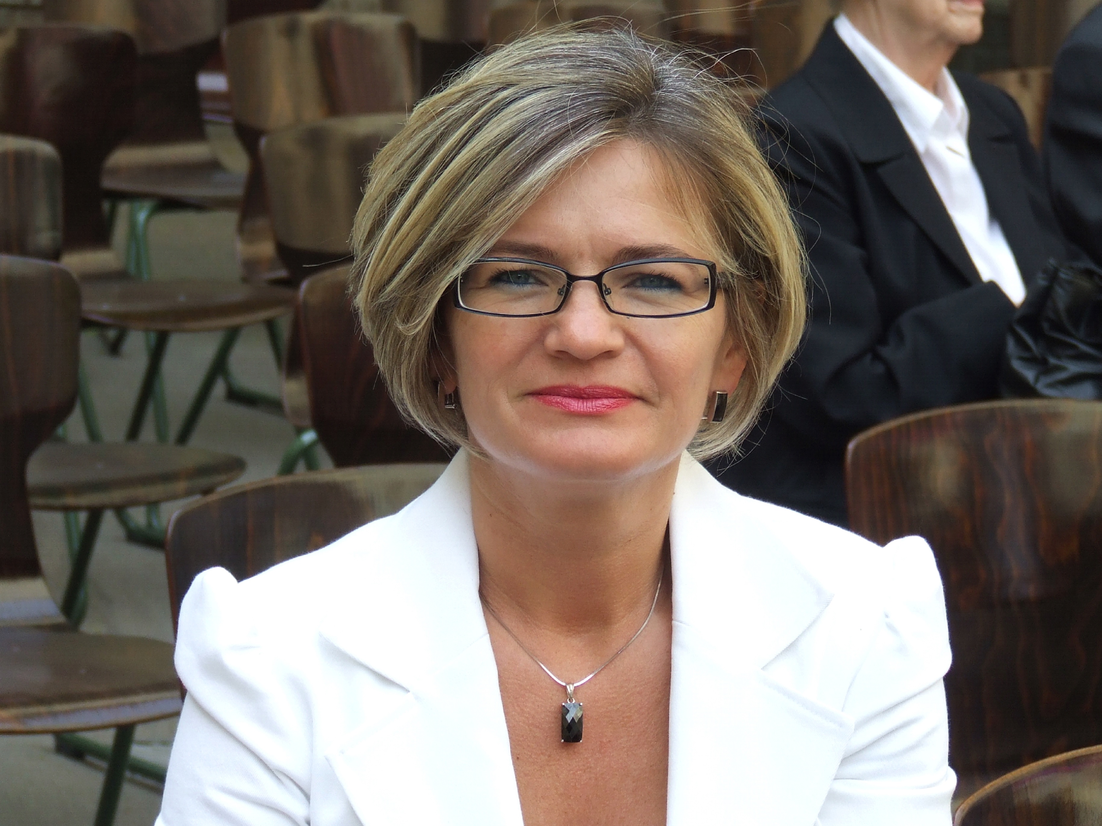 Dr. Ibolya Csákó Dr. Ibolya Csákó